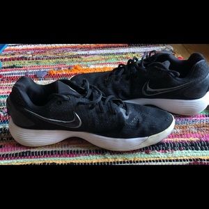 Nike low top hyper dunk gym shoes